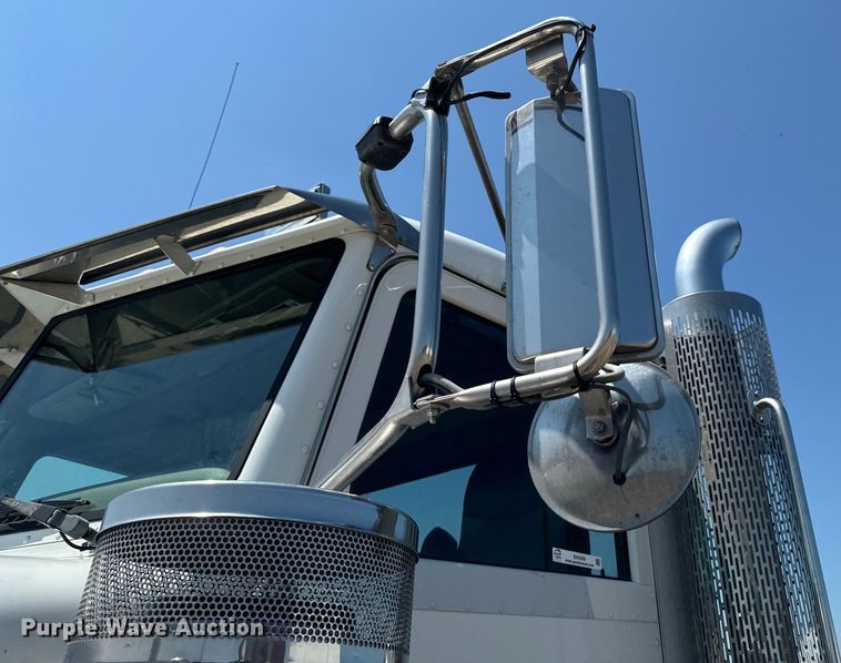 image for item EH4369 2013 Peterbilt 388 semi truck