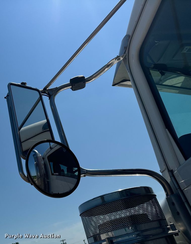 image for item EH4369 2013 Peterbilt 388 semi truck