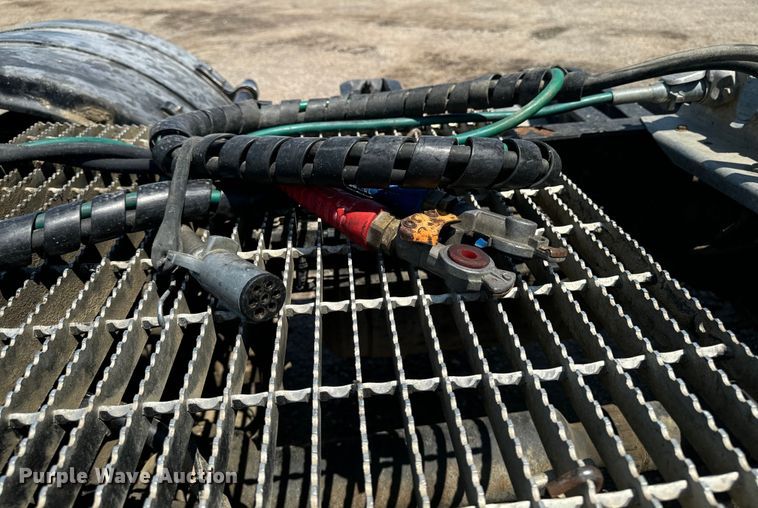 image for item EH4369 2013 Peterbilt 388 semi truck