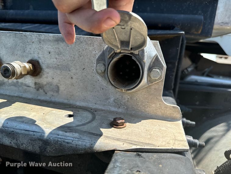 image for item EH4369 2013 Peterbilt 388 semi truck