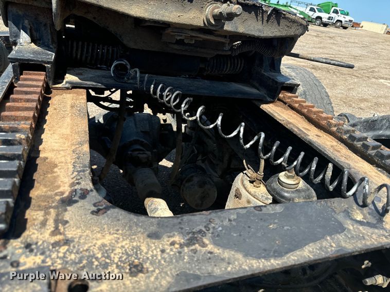 image for item EH4369 2013 Peterbilt 388 semi truck