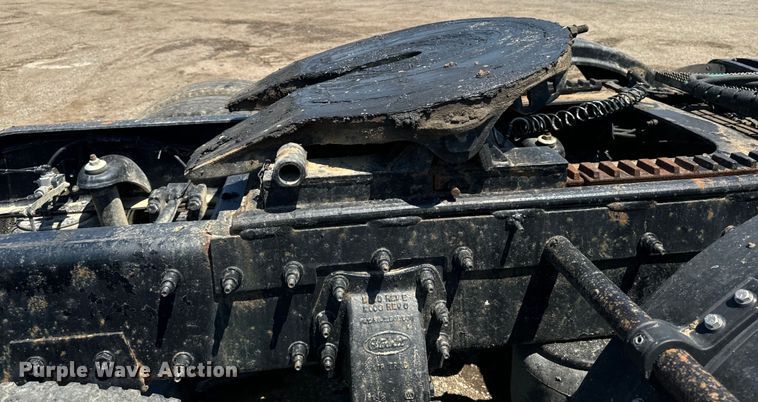 image for item EH4369 2013 Peterbilt 388 semi truck