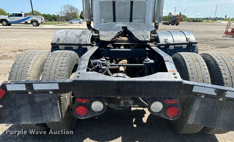 image for item EH4369 2013 Peterbilt 388 semi truck