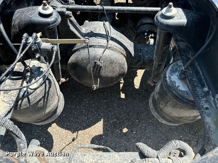 image for item EH4369 2013 Peterbilt 388 semi truck