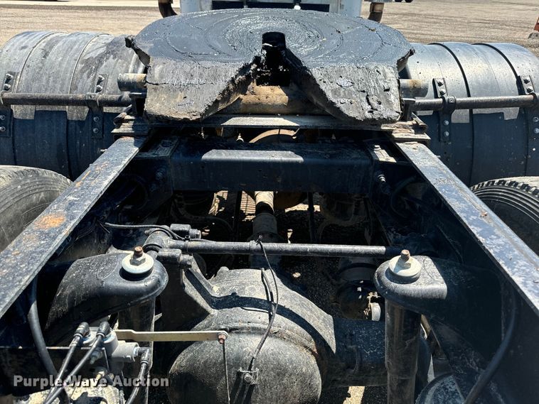 image for item EH4369 2013 Peterbilt 388 semi truck