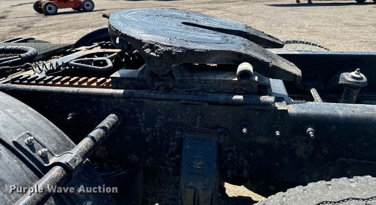 image for item EH4369 2013 Peterbilt 388 semi truck