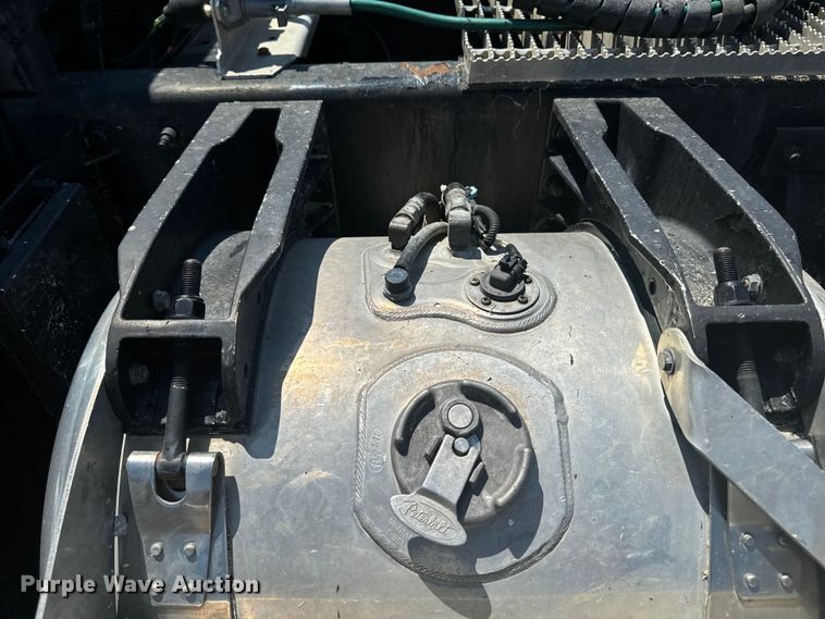 image for item EH4369 2013 Peterbilt 388 semi truck