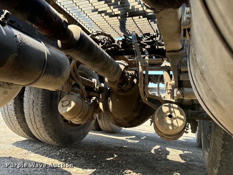 image for item EH4369 2013 Peterbilt 388 semi truck