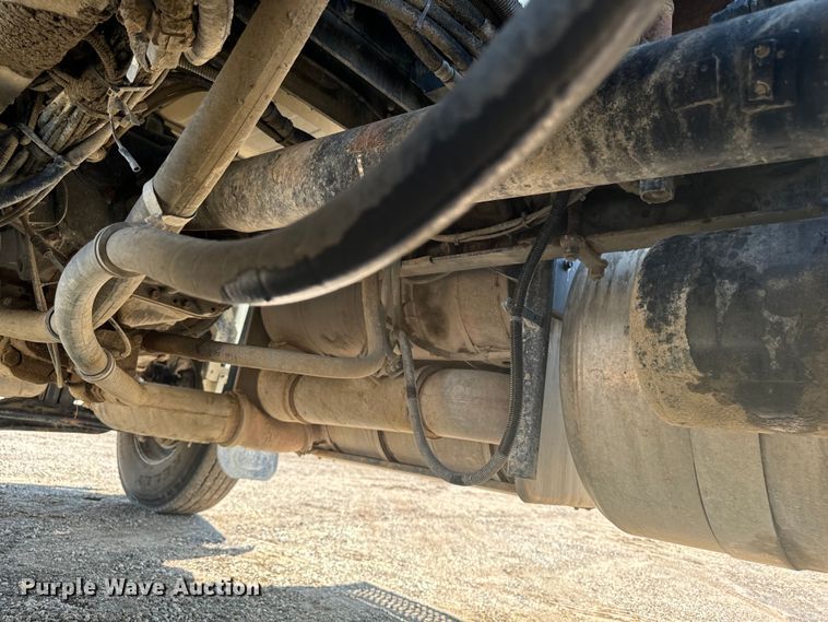 image for item EH4369 2013 Peterbilt 388 semi truck