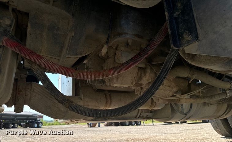 image for item EH4369 2013 Peterbilt 388 semi truck