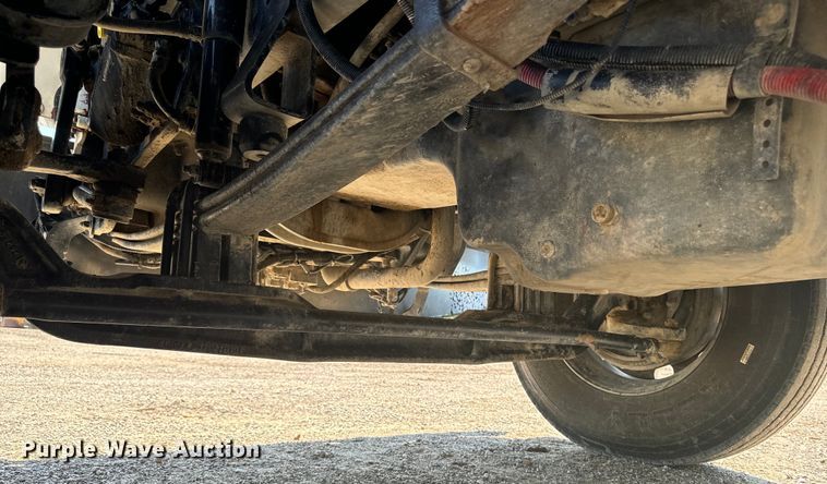 image for item EH4369 2013 Peterbilt 388 semi truck