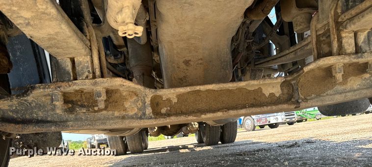 image for item EH4369 2013 Peterbilt 388 semi truck