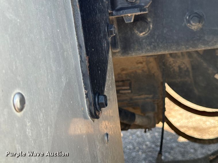 image for item EH4369 2013 Peterbilt 388 semi truck