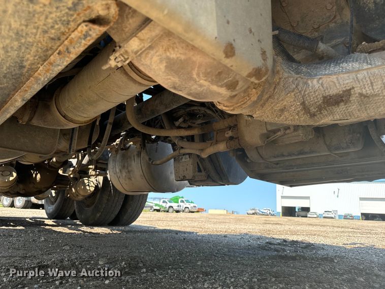 image for item EH4369 2013 Peterbilt 388 semi truck