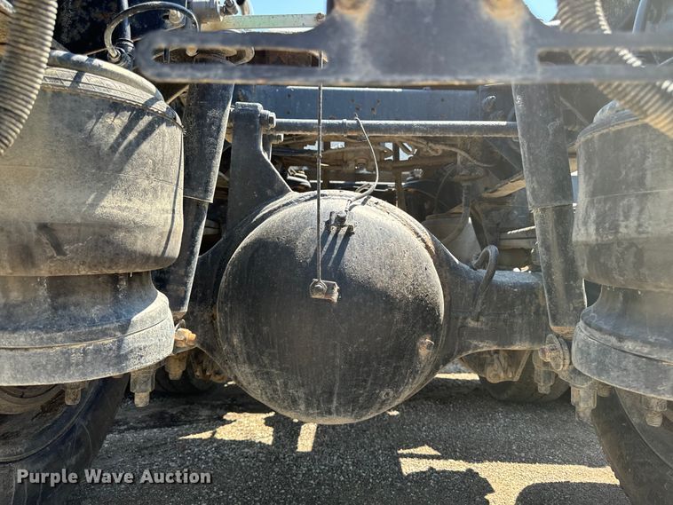 image for item EH4369 2013 Peterbilt 388 semi truck