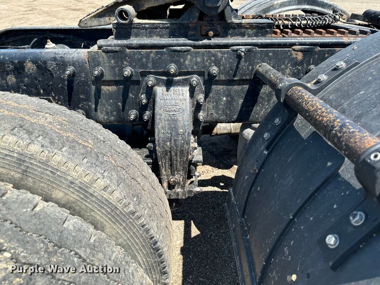 image for item EH4369 2013 Peterbilt 388 semi truck