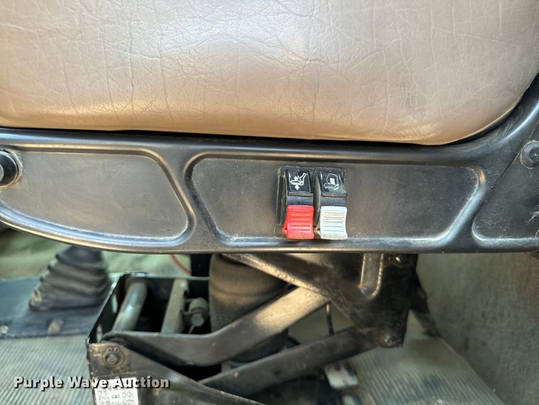 image for item EH4369 2013 Peterbilt 388 semi truck