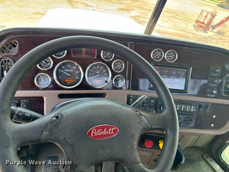 image for item EH4369 2013 Peterbilt 388 semi truck