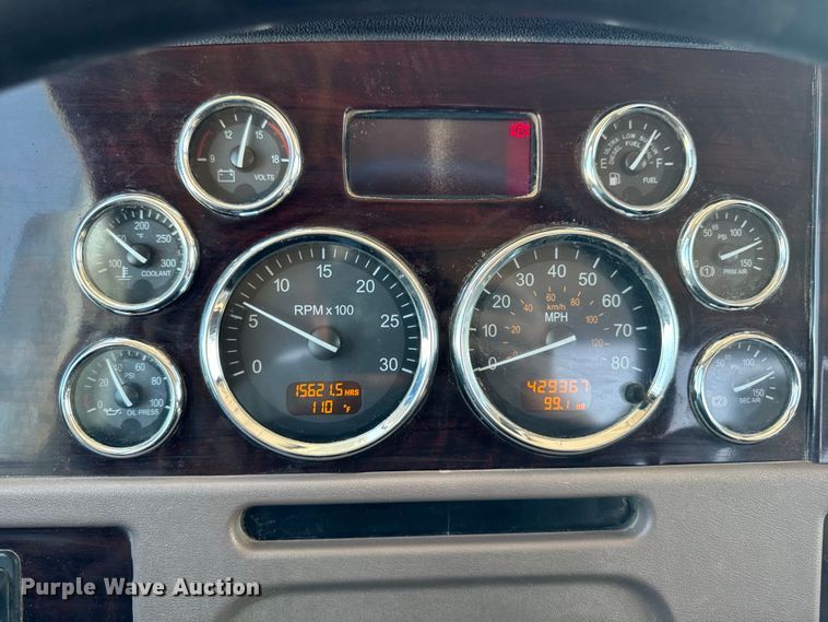 image for item EH4369 2013 Peterbilt 388 semi truck