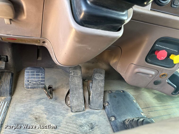 image for item EH4369 2013 Peterbilt 388 semi truck