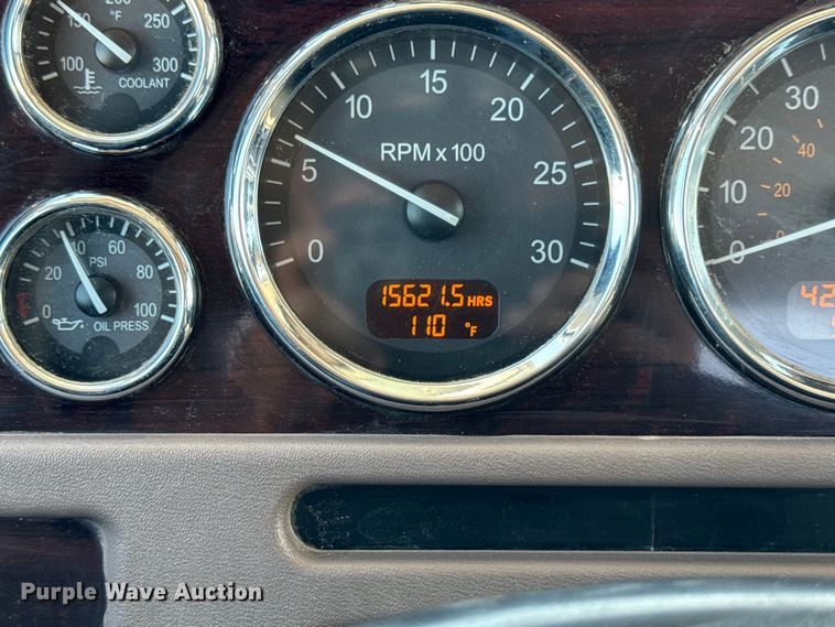 image for item EH4369 2013 Peterbilt 388 semi truck