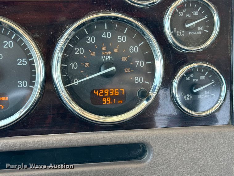 image for item EH4369 2013 Peterbilt 388 semi truck