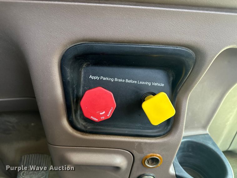 image for item EH4369 2013 Peterbilt 388 semi truck