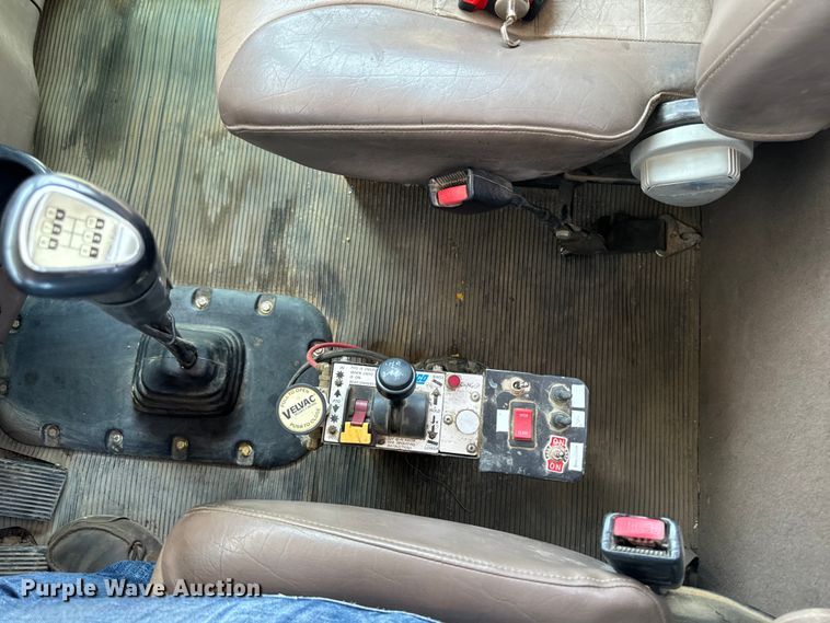 image for item EH4369 2013 Peterbilt 388 semi truck