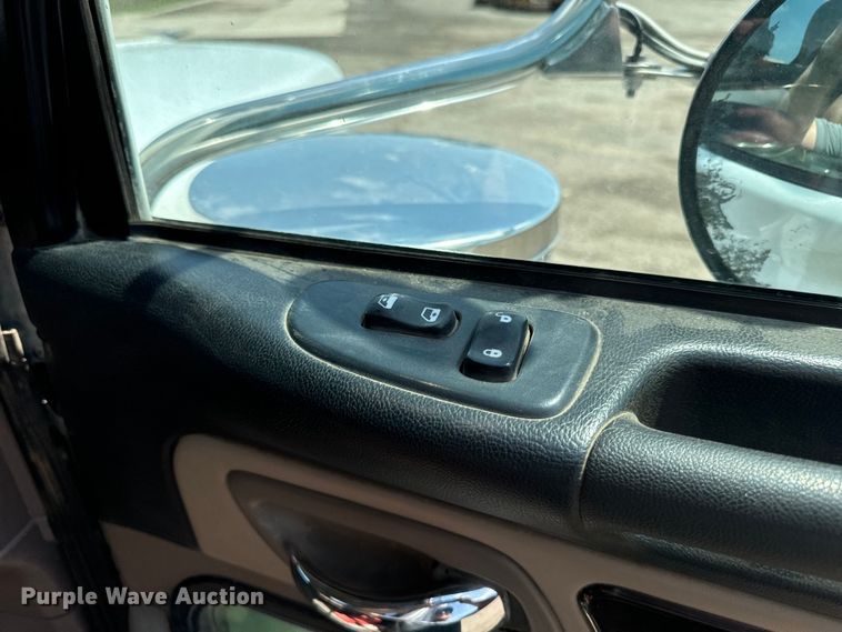 image for item EH4369 2013 Peterbilt 388 semi truck