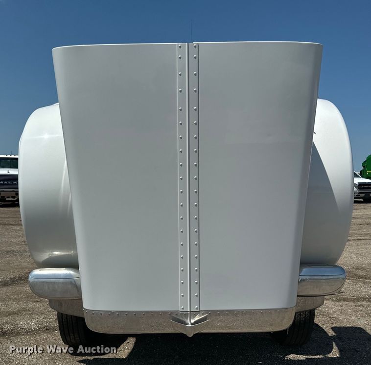 image for item EH4369 2013 Peterbilt 388 semi truck