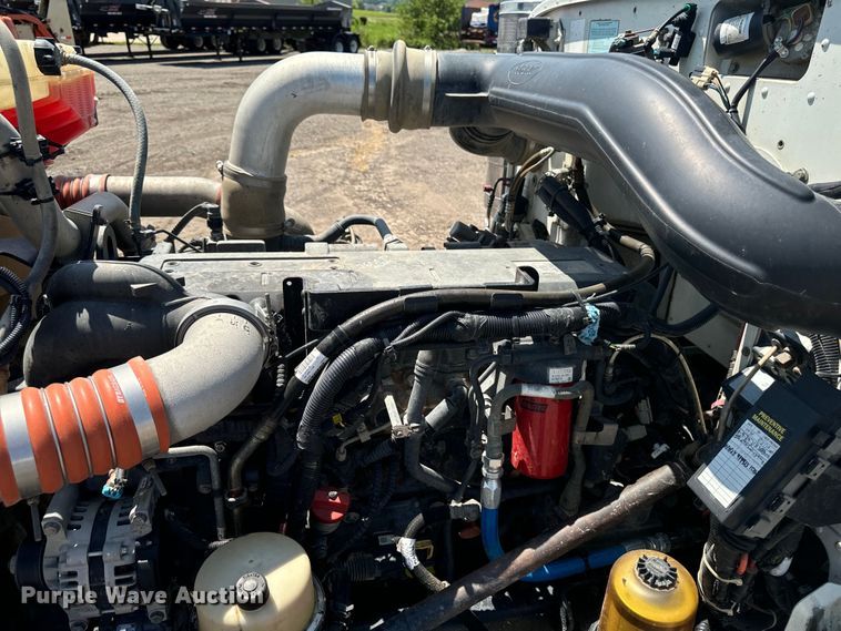 image for item EH4369 2013 Peterbilt 388 semi truck