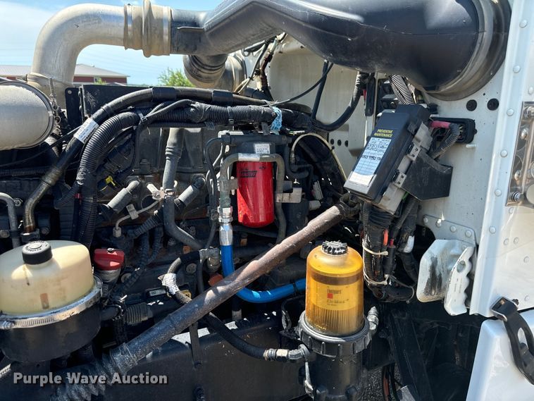 image for item EH4369 2013 Peterbilt 388 semi truck