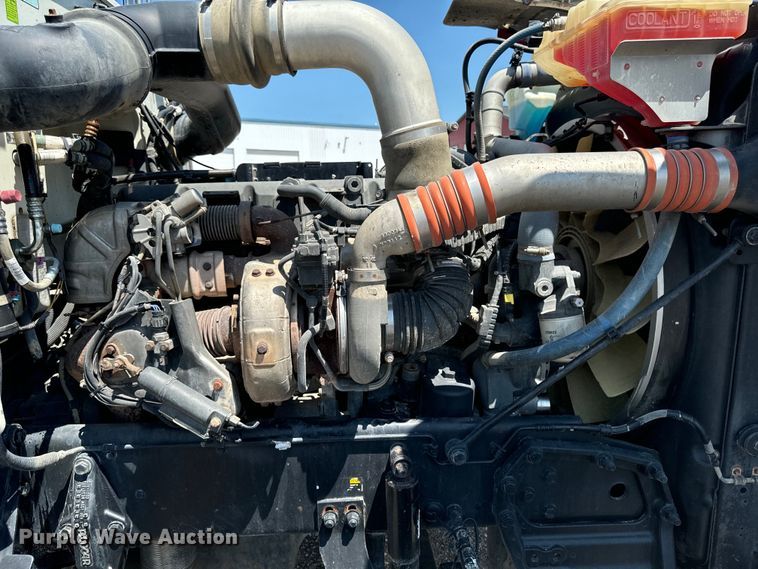 image for item EH4369 2013 Peterbilt 388 semi truck