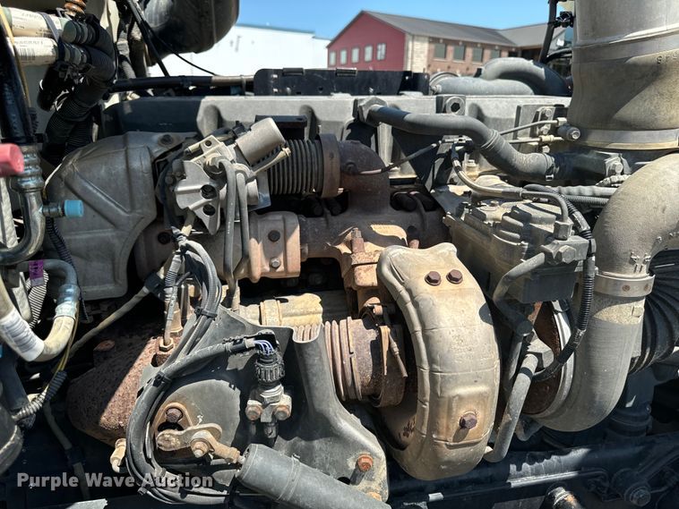 image for item EH4369 2013 Peterbilt 388 semi truck