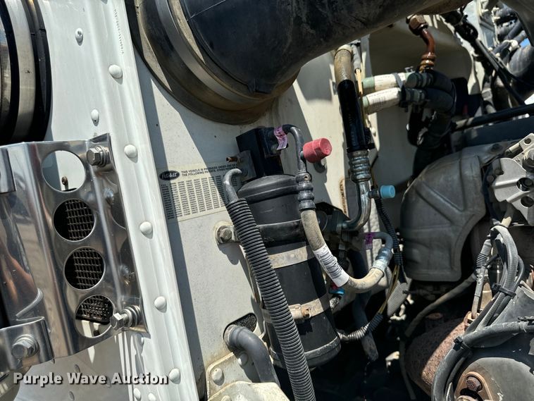 image for item EH4369 2013 Peterbilt 388 semi truck