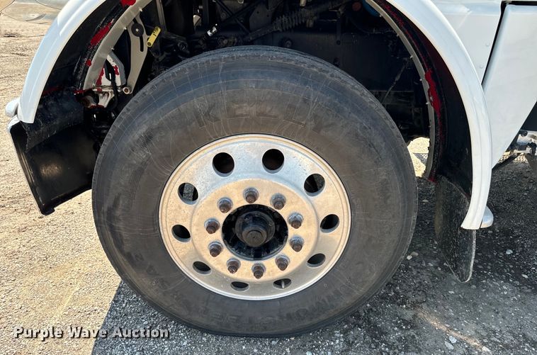 image for item EH4369 2013 Peterbilt 388 semi truck