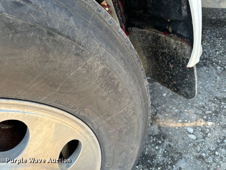 image for item EH4369 2013 Peterbilt 388 semi truck