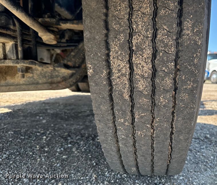 image for item EH4369 2013 Peterbilt 388 semi truck