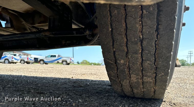 image for item EH4369 2013 Peterbilt 388 semi truck