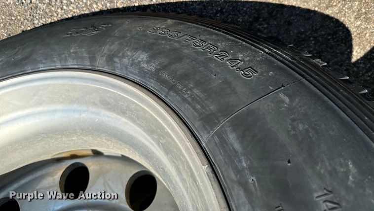 image for item EH4369 2013 Peterbilt 388 semi truck