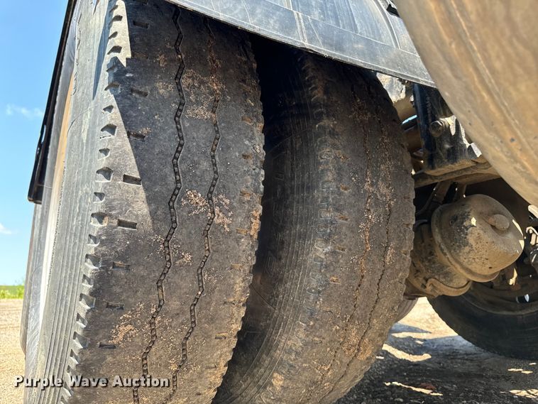 image for item EH4369 2013 Peterbilt 388 semi truck