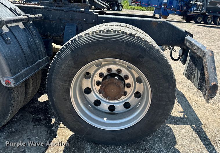 image for item EH4369 2013 Peterbilt 388 semi truck