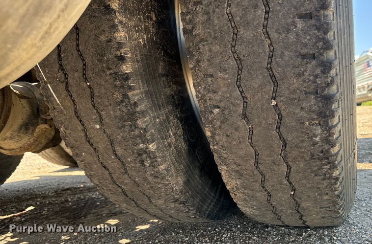 image for item EH4369 2013 Peterbilt 388 semi truck