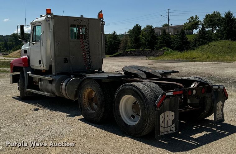 image for item EH4373 2003 Mack CH613 semi truck