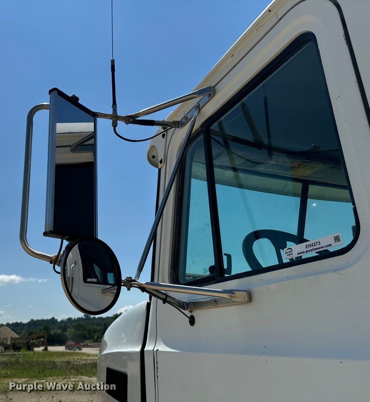 image for item EH4373 2003 Mack CH613 semi truck