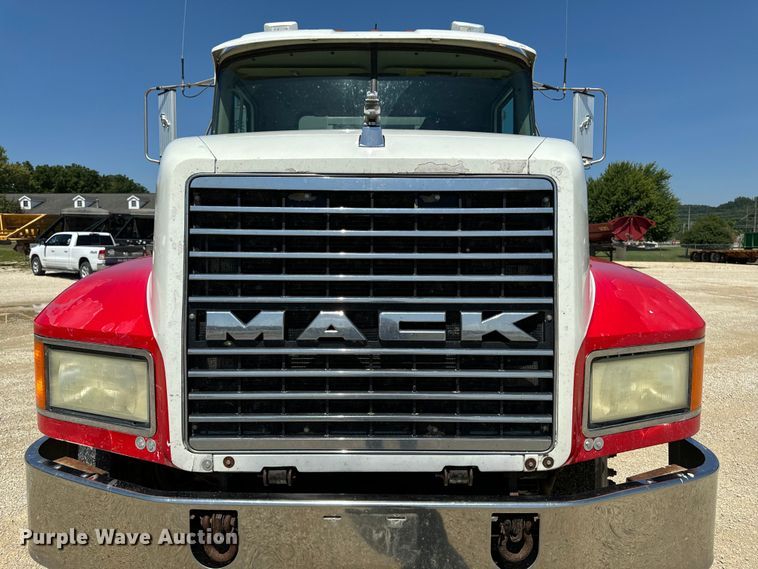 image for item EH4373 2003 Mack CH613 semi truck