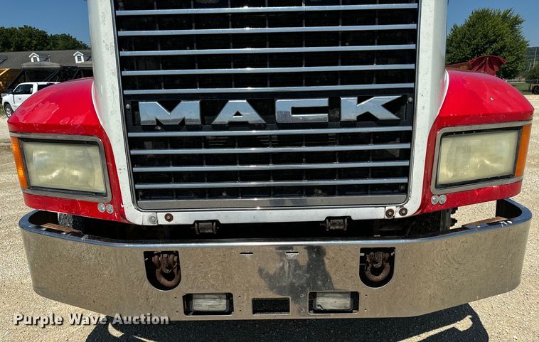 image for item EH4373 2003 Mack CH613 semi truck