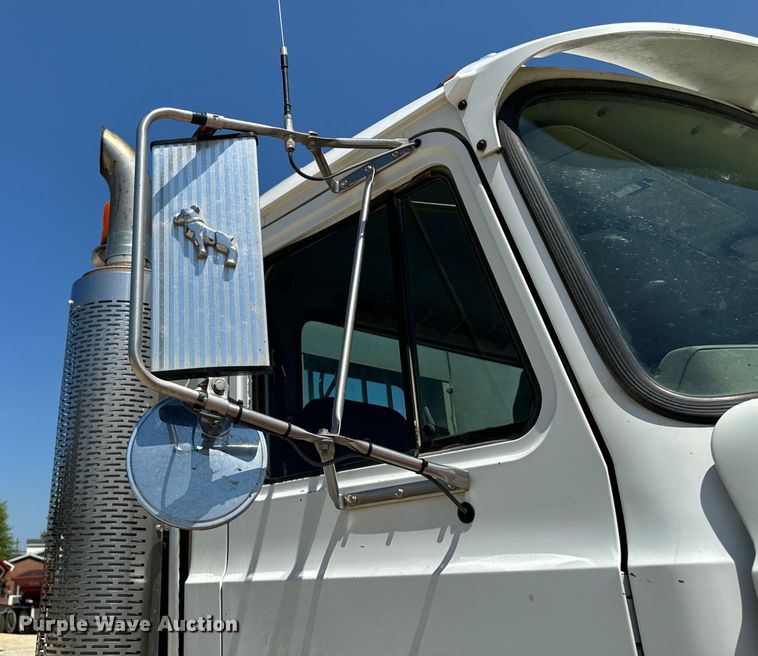 image for item EH4373 2003 Mack CH613 semi truck