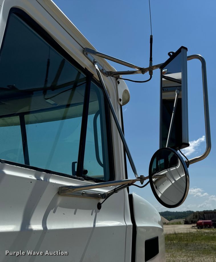 image for item EH4373 2003 Mack CH613 semi truck