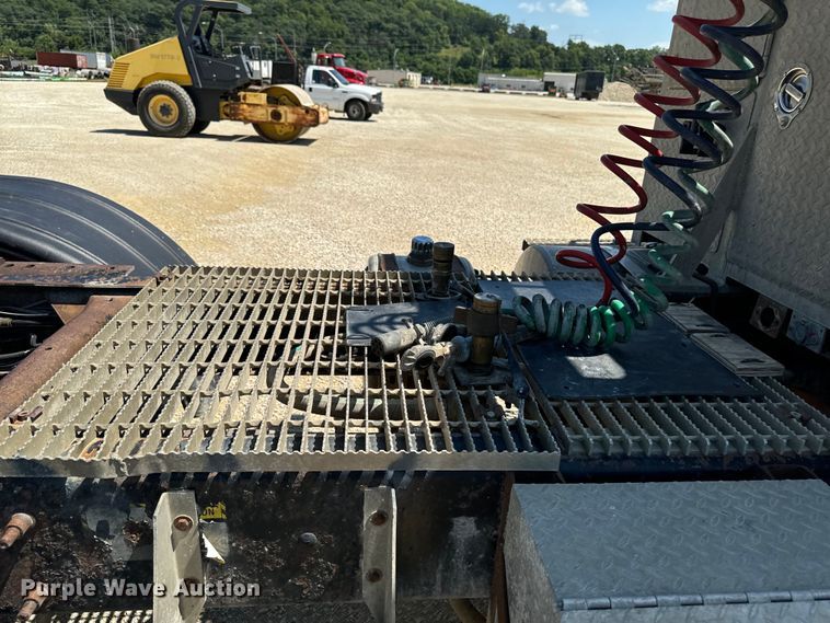 image for item EH4373 2003 Mack CH613 semi truck